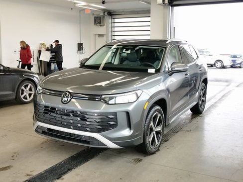 New 2026 Volkswagen Tiguan SE image 3