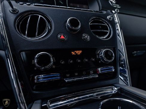 Used 2023 Rolls-Royce Cullinan image 17