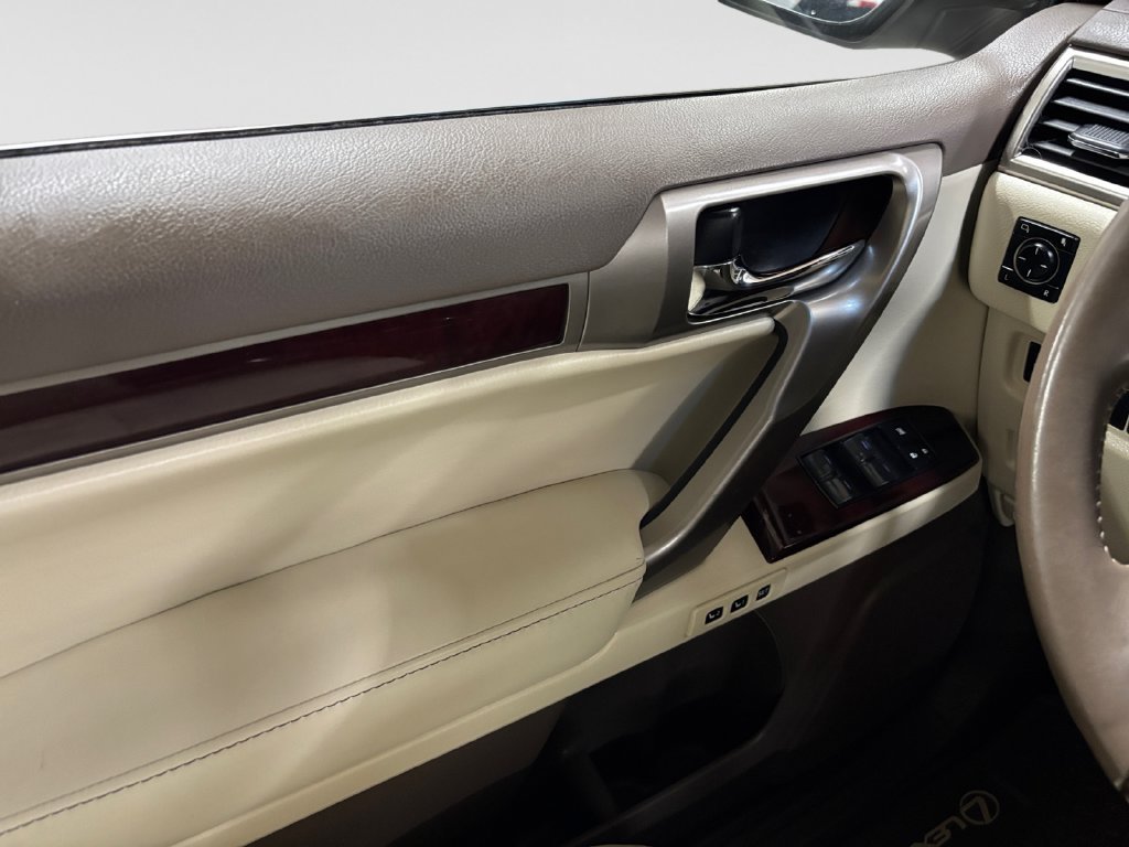 Used 2019 Lexus GX 460 Premium w/ Premium Package AWD/4WD image 17