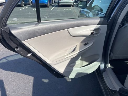 Used 2013 Toyota Corolla LE w/ Premium Pkg image 12