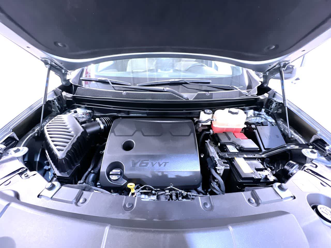 Used 2023 Chevrolet Traverse LS FWD image 11