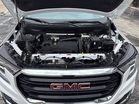 Used 2024 GMC Terrain SLE image 10