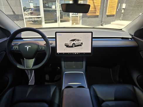 Used 2022 Tesla Model Y Long Range AWD/4WD image 21