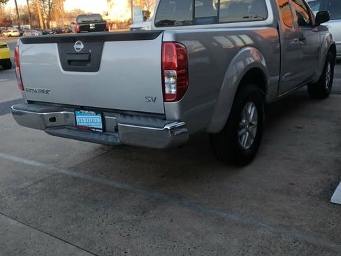 Used 2017 Nissan Frontier SV image 4