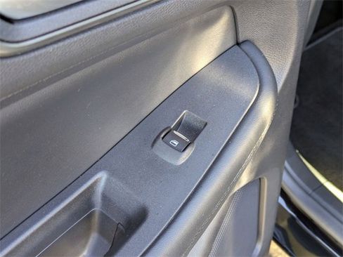 Used 2021 Ford Edge SE image 25