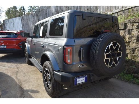 Used 2024 Ford Bronco Outer Banks image 2