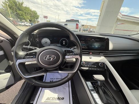 Used 2021 Hyundai Elantra Limited FWD image 21