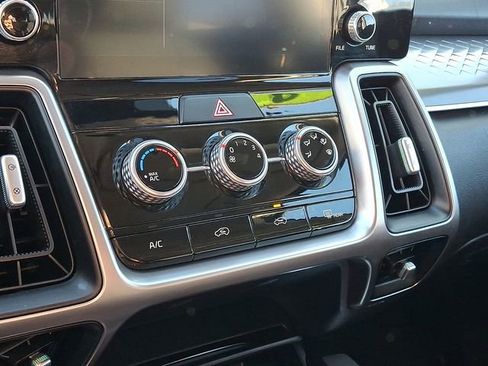 Used 2023 Kia Sorento LX image 17