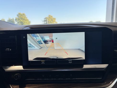 Used 2024 Chevrolet Silverado 2500 LT image 17