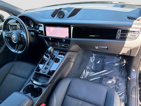 Used 2024 Porsche Macan image 34