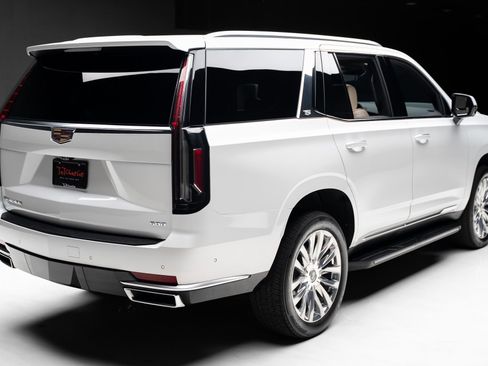 Used 2024 Cadillac Escalade Premium Luxury image 35