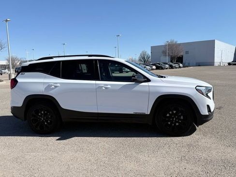 Used 2021 GMC Terrain SLT w/ Elevation Edition image 5