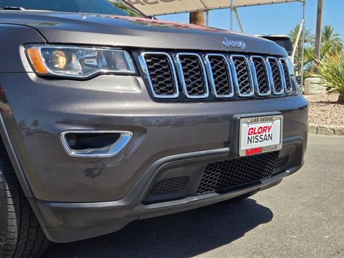 Used 2019 Jeep Grand Cherokee Laredo w/ 18" Wheel & 8.4" Radio Group RWD image 2