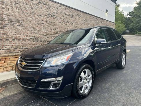 Used 2015 Chevrolet Traverse LT w/ Style and Technology Package FWD image 1