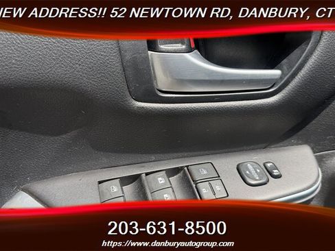 Used 2016 Toyota Camry LE FWD image 12
