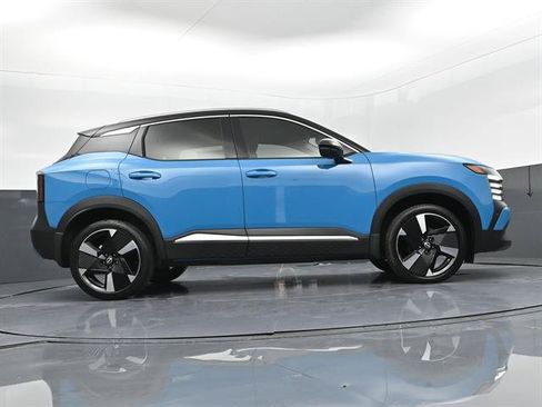 Certified 2025 Nissan Kicks SR FWD image 35