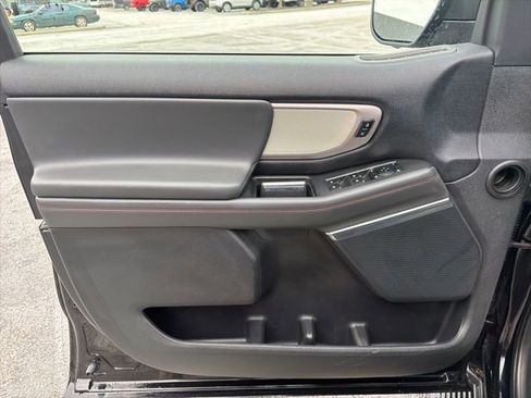 Used 2025 Ford Expedition Active image 28