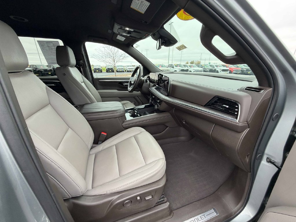Used 2025 Chevrolet Tahoe Z71 w/ Comfort Package AWD/4WD image 24