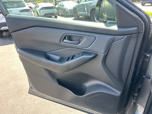 Used 2024 Nissan Rogue S image 27