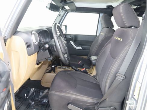 Used 2013 Jeep Wrangler Unlimited Sahara image 9