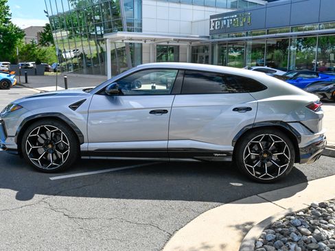 Used 2024 Lamborghini Urus Performante AWD/4WD image 8