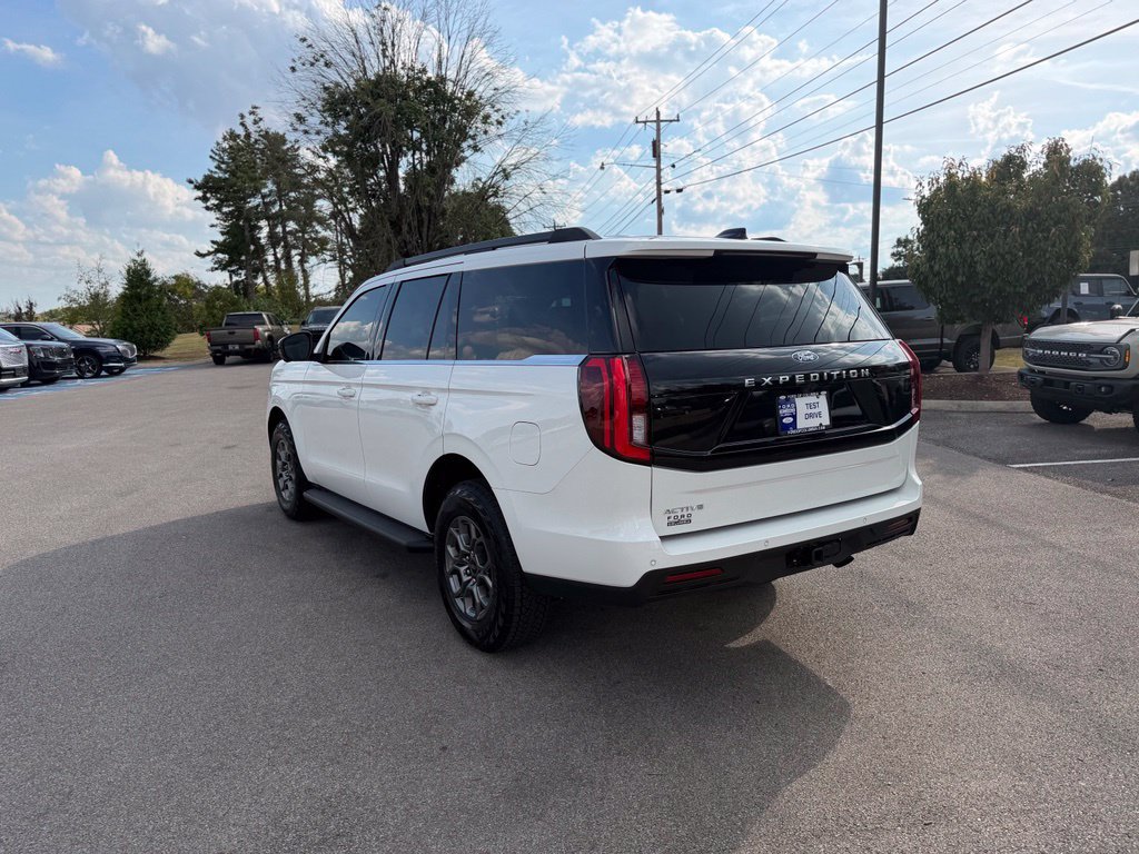 Used 2025 Ford Expedition Active RWD image 4