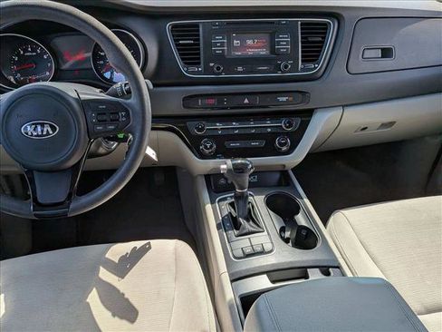 Used 2015 Kia Sedona LX image 16