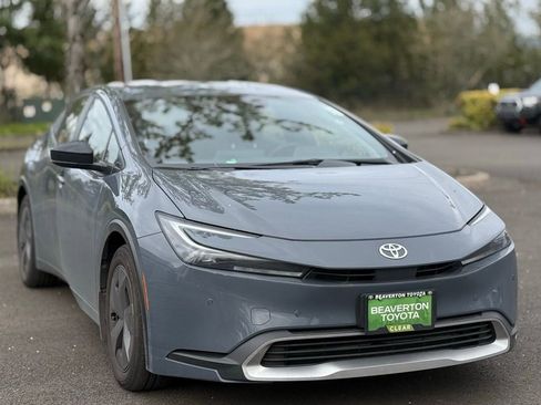 Used 2025 Toyota Prius Plug-In Hybrid image 7