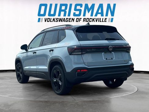 Used 2025 Volkswagen Taos SE image 4