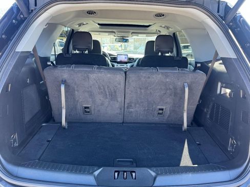 Used 2023 Ford Explorer XLT w/ Equipment Group 202A AWD/4WD image 6