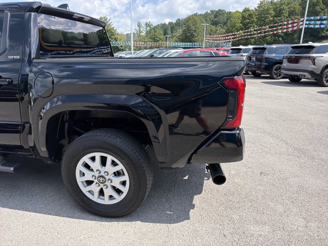 Used 2024 Toyota Tacoma SR5 AWD/4WD image 7