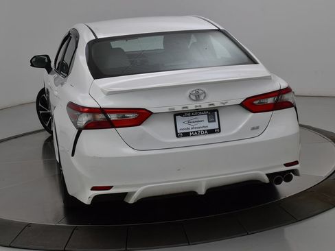 Used 2018 Toyota Camry SE FWD image 10