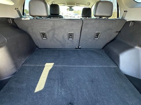 Used 2024 GMC Terrain SLT AWD/4WD image 25