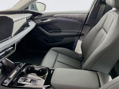 New 2025 Audi A6 e-tron Premium Plus image 19
