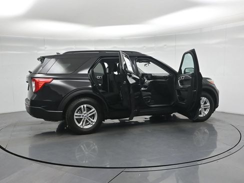Certified 2022 Ford Explorer XLT RWD image 4