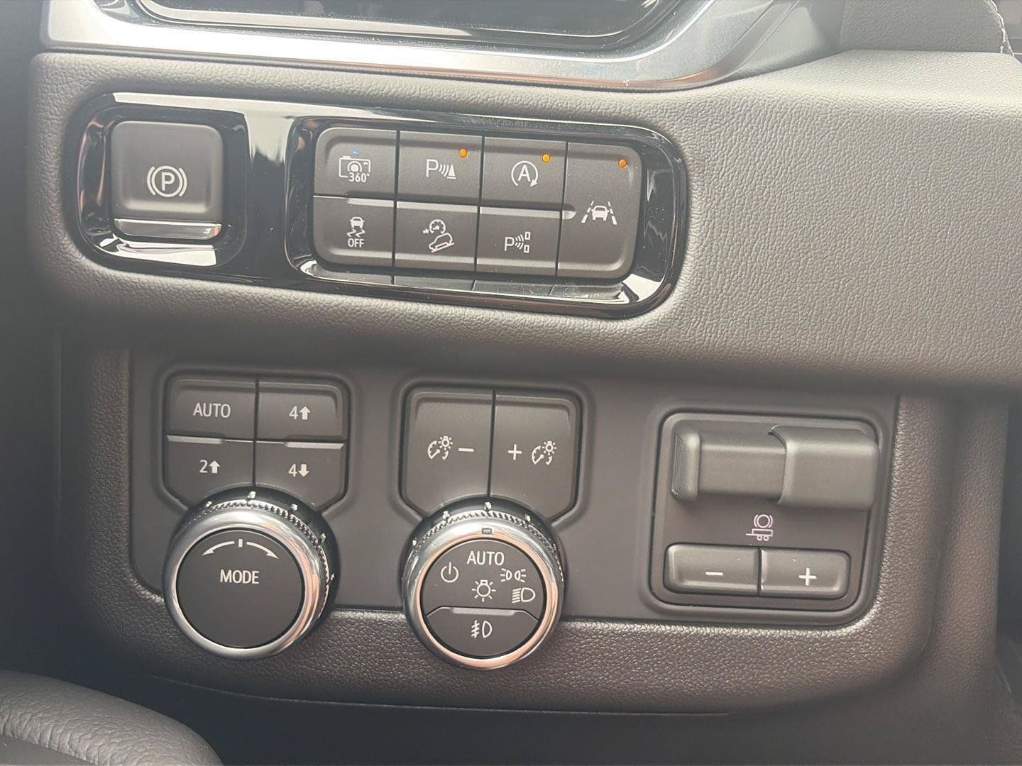 New 2026 GMC Yukon Denali w/ Advanced Technology Package AWD/4WD image 18