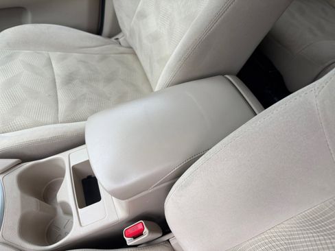 Used 2016 Nissan Rogue SV image 14