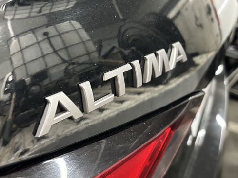 Used 2024 Nissan Altima 2.5 SV FWD image 3