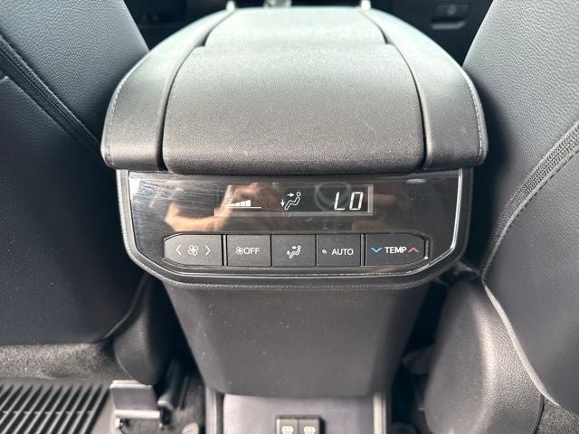 Used 2020 Toyota Highlander XLE AWD/4WD image 23