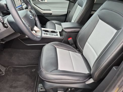 Used 2024 Ford Explorer XLT w/ Equipment Group 202A AWD/4WD image 16