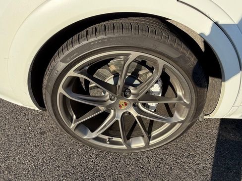 Used 2022 Porsche Cayenne Turbo image 15