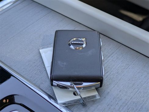 Certified 2023 Volvo XC60 B5 Plus image 41