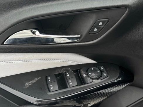 Used 2025 Chevrolet Trax LT w/ LT Convenience Package image 12