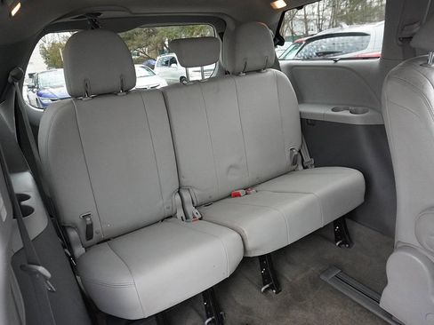 Used 2018 Toyota Sienna XLE w/ XLE Navigation Package image 45