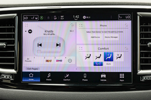 Used 2024 Chrysler Pacifica Touring-L FWD image 15