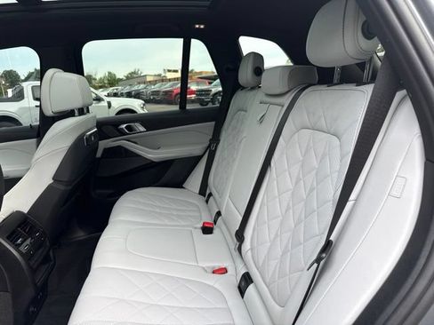 Used 2024 BMW X5 xDrive40i w/ Premium Package AWD/4WD image 11