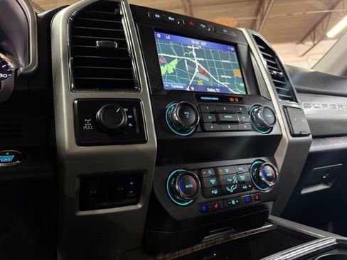 Used 2019 Ford F250 Lariat w/ Lariat Ultimate Package AWD/4WD image 16