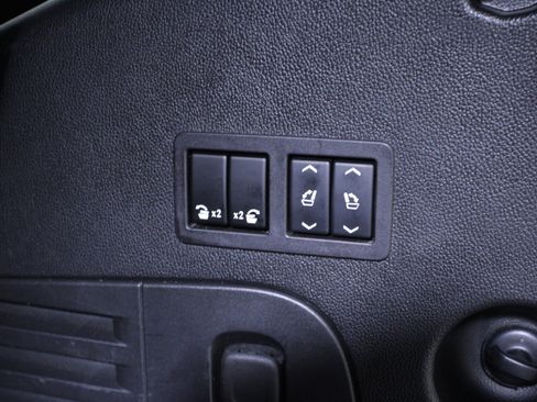 Used 2017 Cadillac Escalade Platinum image 11