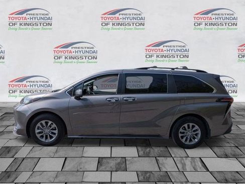 Used 2022 Toyota Sienna XLE AWD/4WD image 7