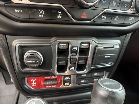 Used 2020 Jeep Gladiator Rubicon image 30